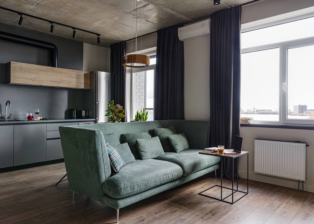 Стильные видовые апартаменты на набережной