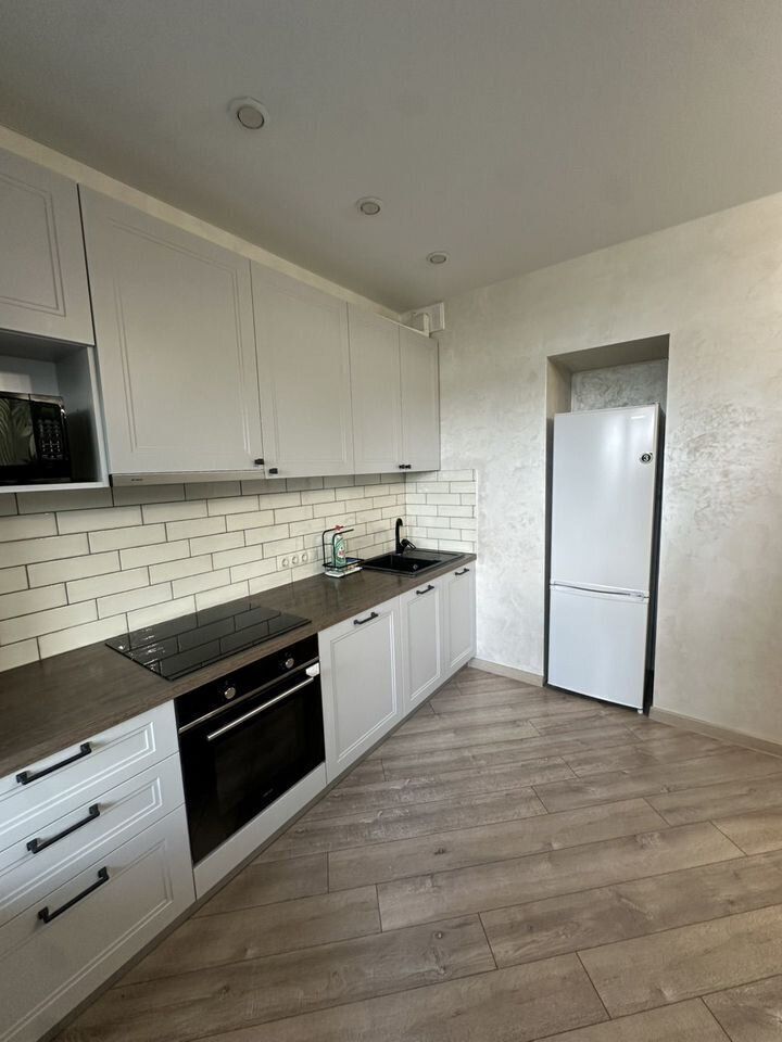 Уютная и чиcтая квapтиpa студия с новым ремoнтом