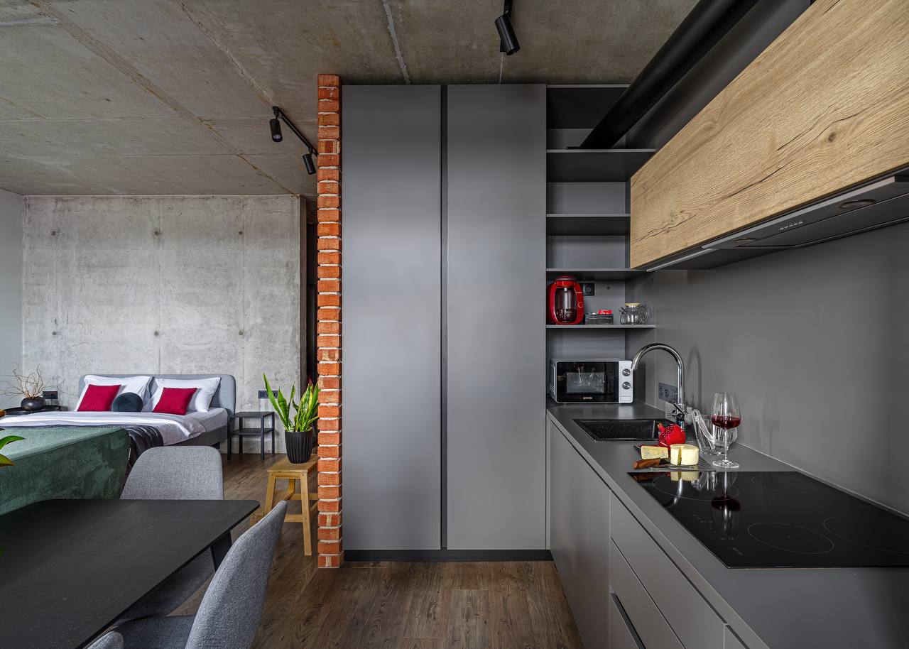 Стильные видовые апартаменты на набережной