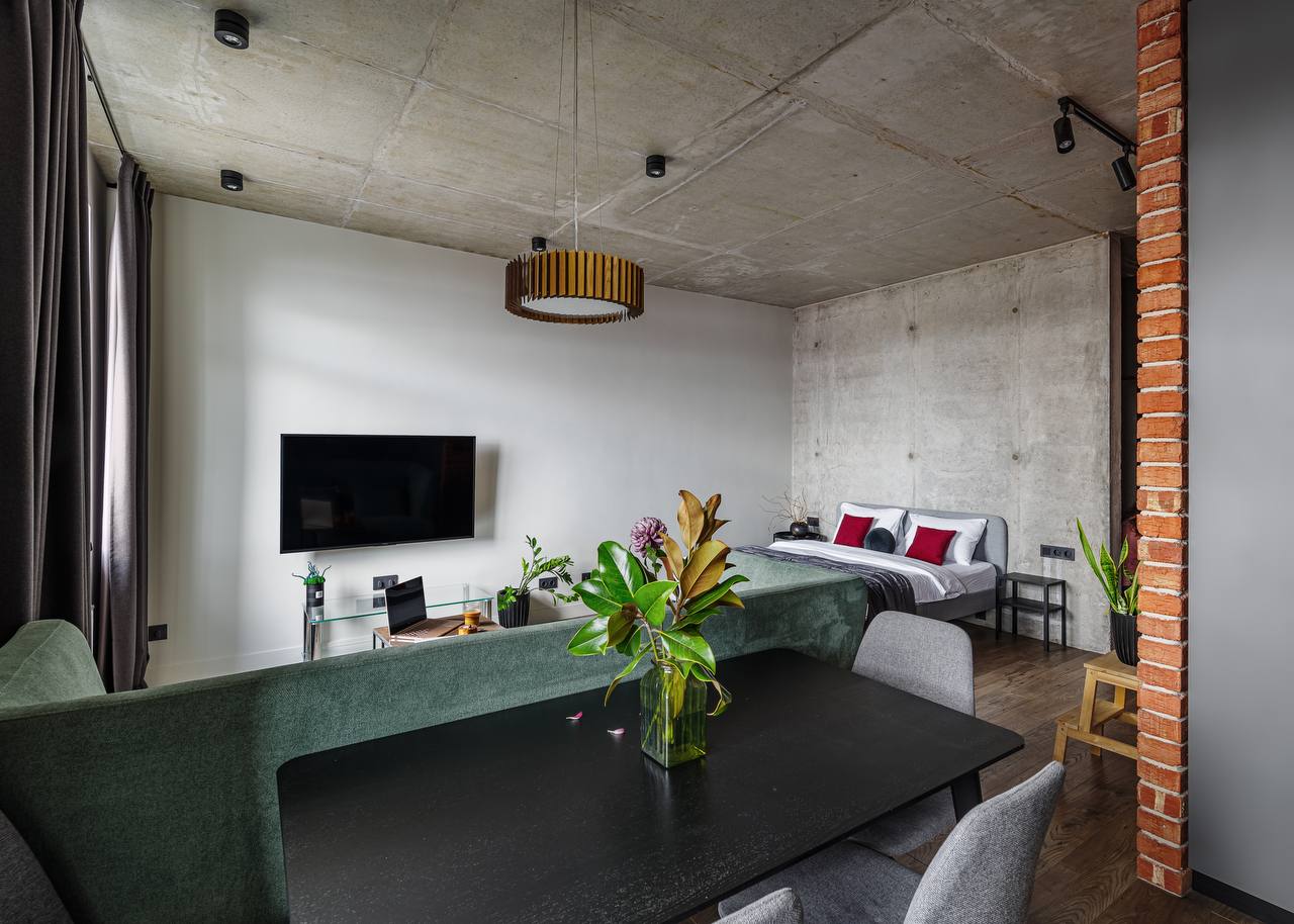 Стильные видовые апартаменты на набережной