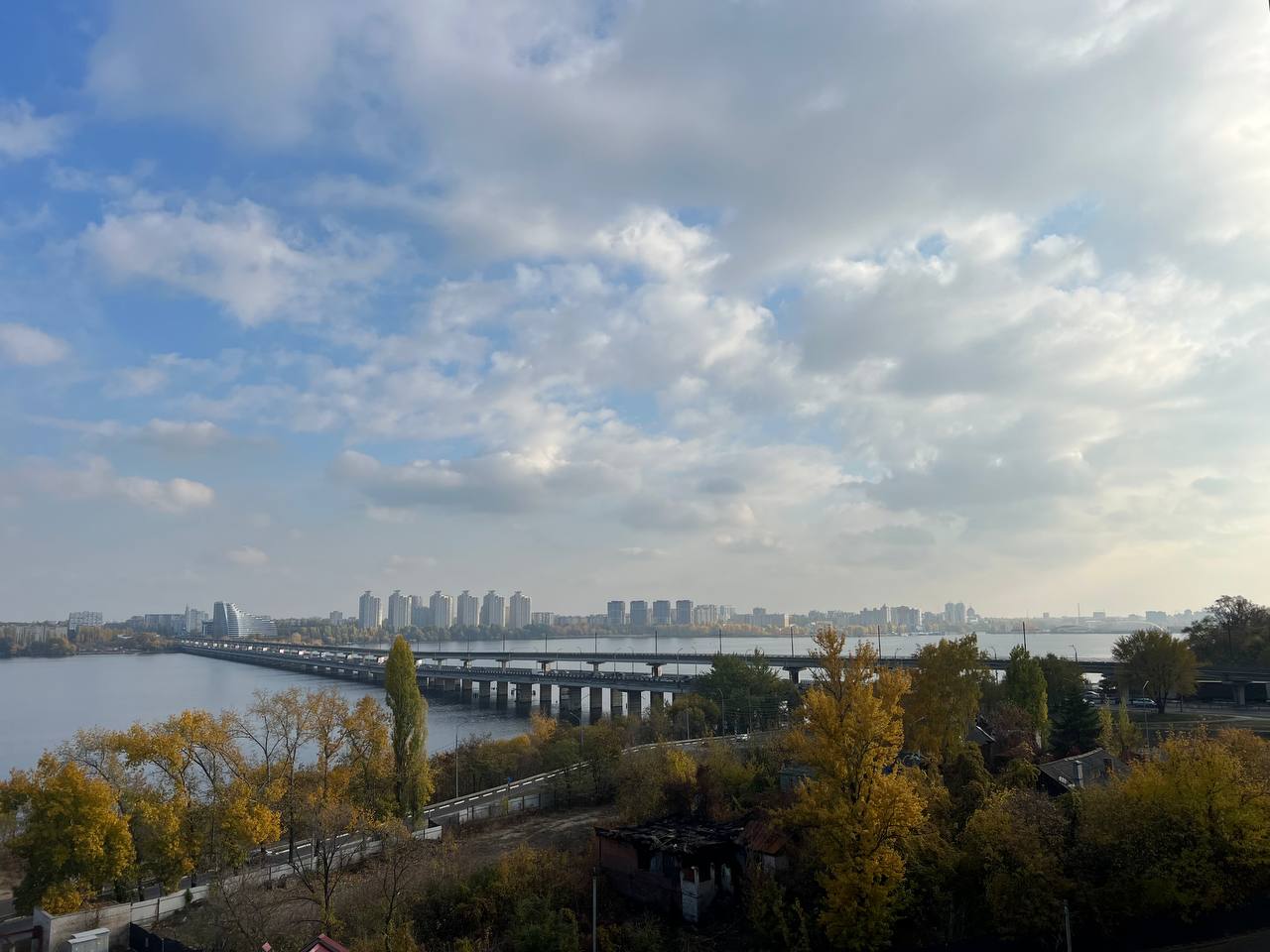 Стильные видовые апартаменты на набережной