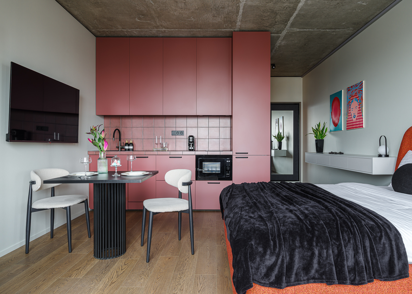 VEROM Студия с красивым интерьером и видом с 19го этажа