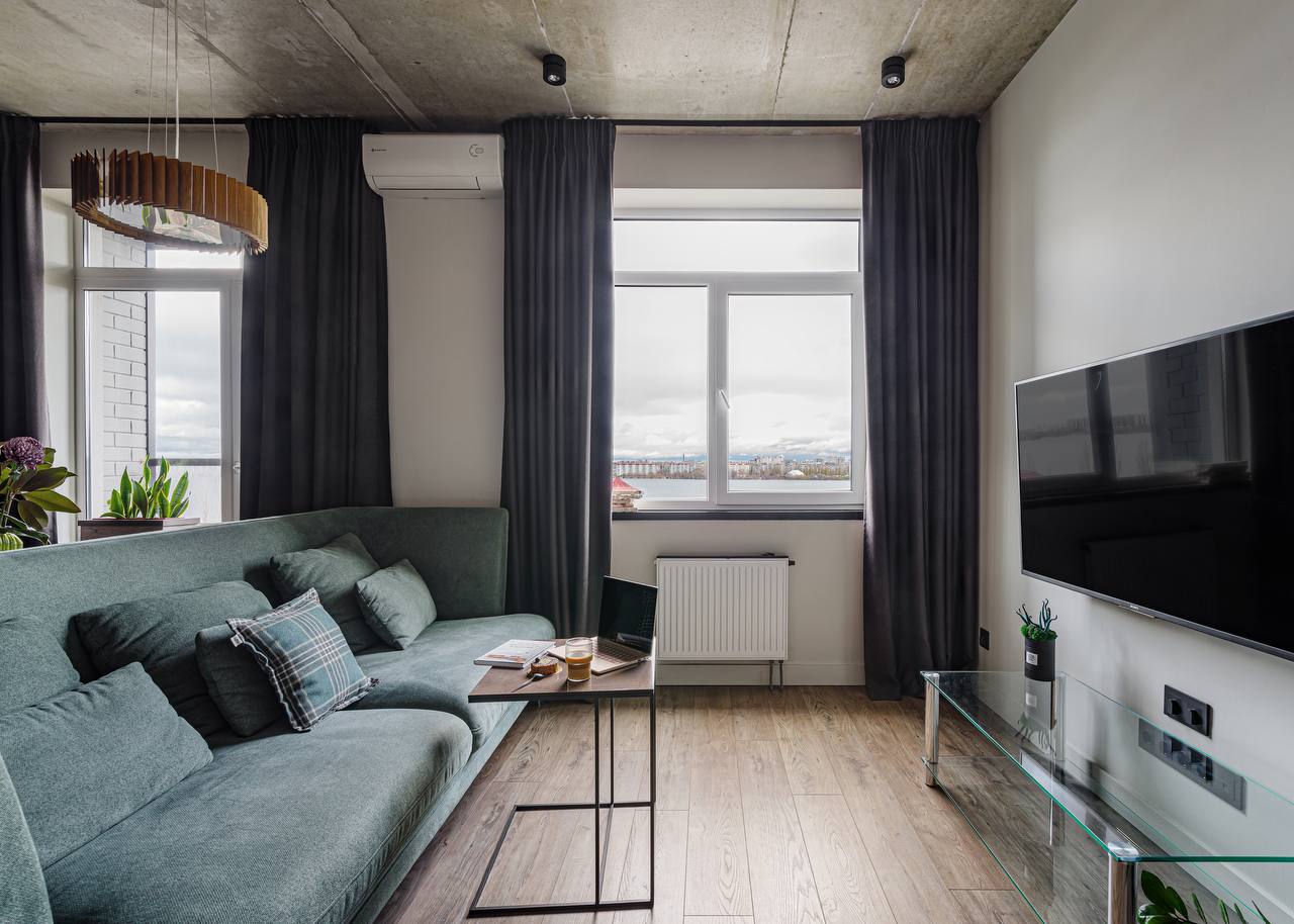 Стильные видовые апартаменты на набережной