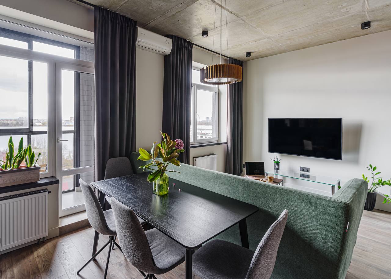 Стильные видовые апартаменты на набережной