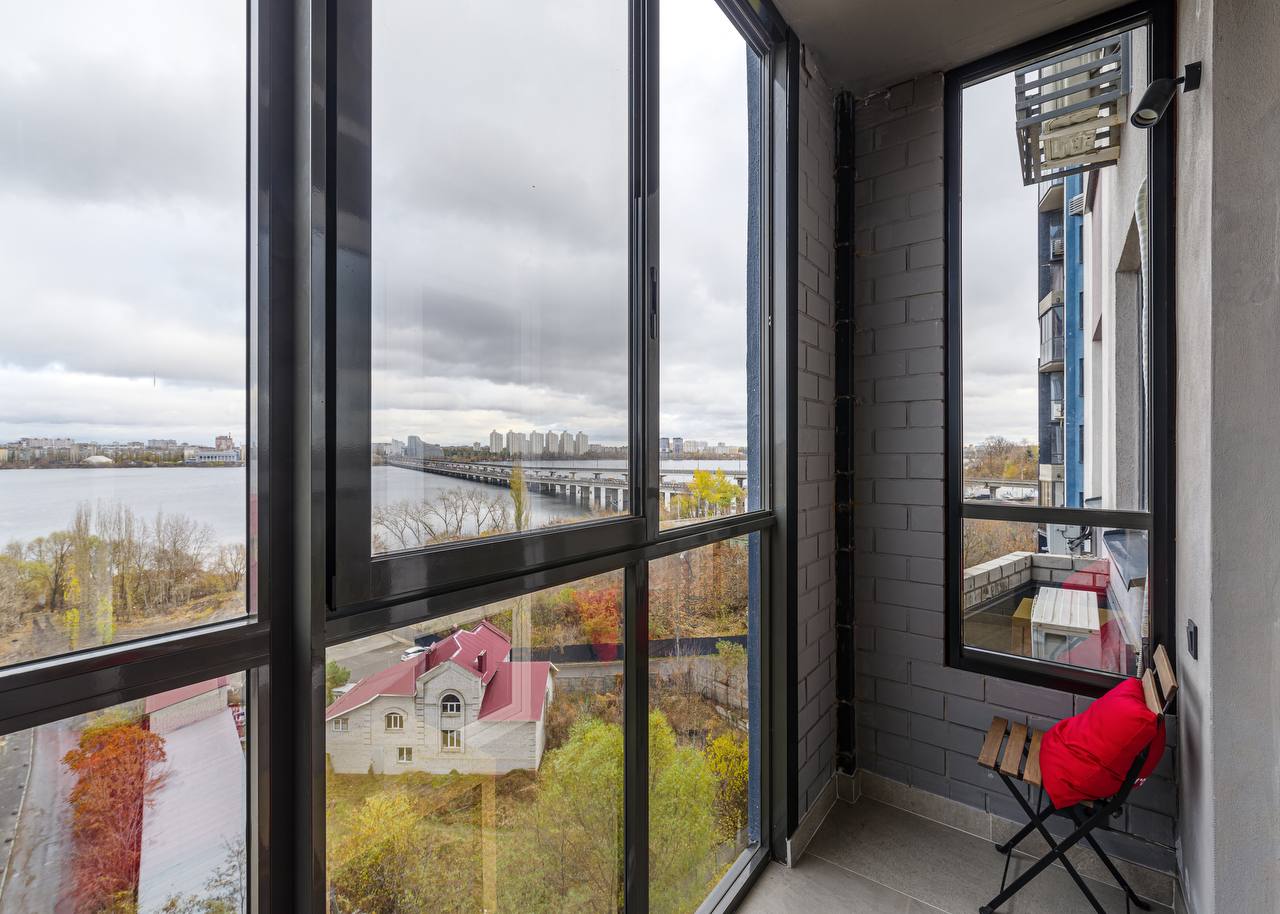 Стильные видовые апартаменты на набережной