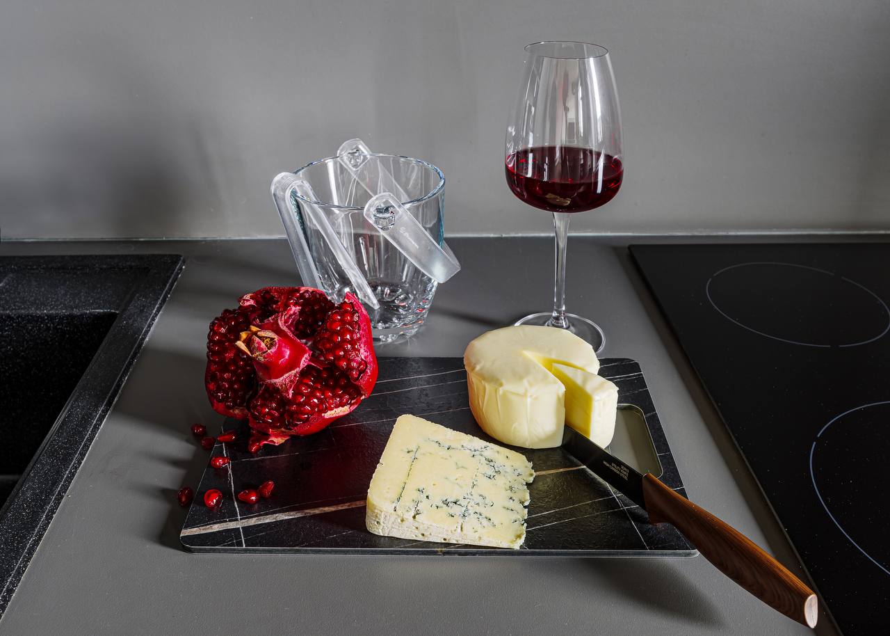 Стильные видовые апартаменты на набережной