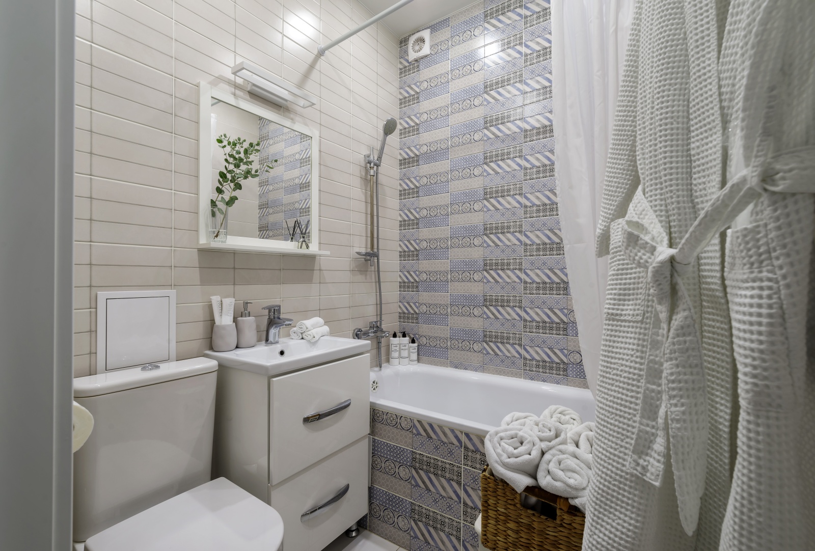 2-к. квартира, 43 м², 2/4 эт.