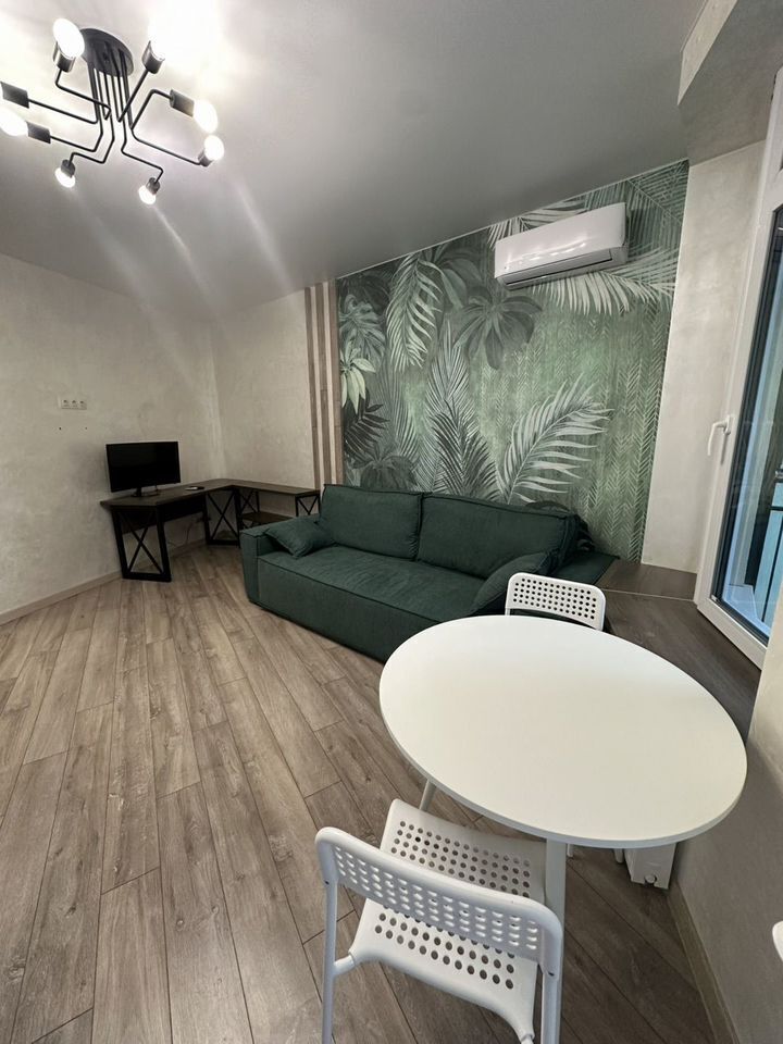 Уютная и чиcтая квapтиpa студия с новым ремoнтом